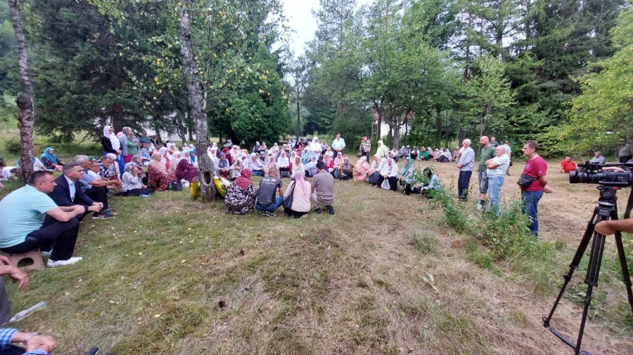 Obilježena godišnjica strijeljana šestorice Bošnjaka u Godinjskim barama koje su počinili Škorpioni
